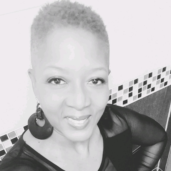 Meet your Posher, Lynn - Picture 1 of 1